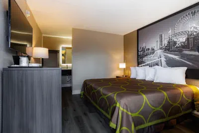 Photo 2 - Super 8 by Wyndham Rockford South