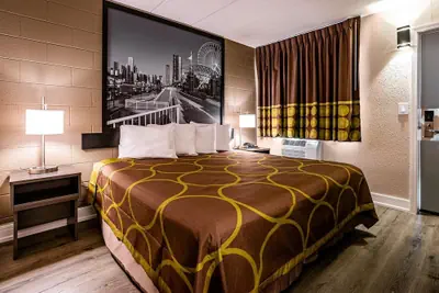 Photo 4 - Super 8 by Wyndham Rockford South