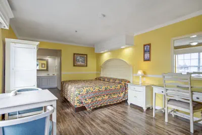 Photo 4 - Edgewater Inn