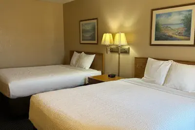 Photo 5 - The White House Inn