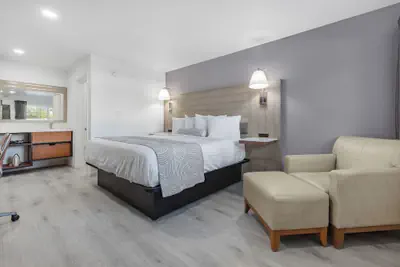 Photo 4 - Inland Inn & Suites