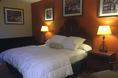 Photo 2 - Bayshore Inn