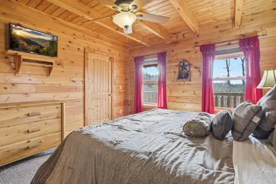 Photo 4 - Peace Of Mind 3 Bedroom Cabin by RedAwning