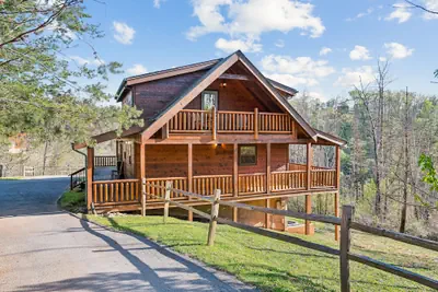 Photo 2 - Peace Of Mind 3 Bedroom Cabin by RedAwning