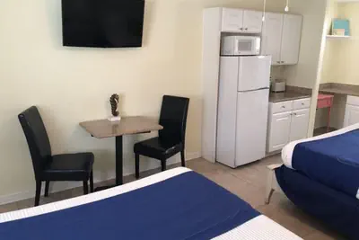 Photo 4 - Beachgate CondoSuites and Oceanfront Resort