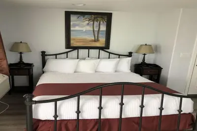 Photo 2 - Beachgate CondoSuites and Oceanfront Resort