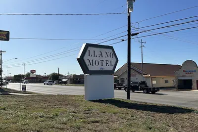 Photo 2 - Llano Motel
