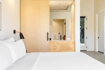 Photo 3 - Blackhaus Suites by AvantStay