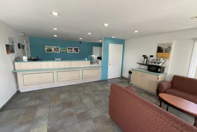Photo 4 - Country Yard Inn and Suite