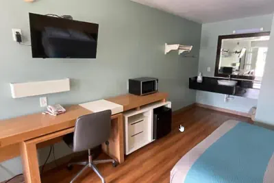 Photo 5 - Country Yard Inn and Suite