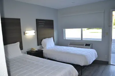 Photo 5 - Noble Suites Jacksonville