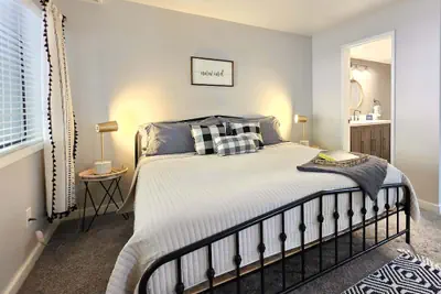 Photo 4 - Taste Of Burgundy 1 Bedroom Condo by RedAwning