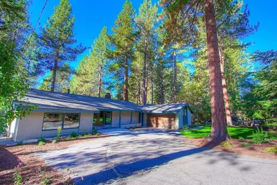 Photo 2 - Blue Laulea 2 Bedroom Home by RedAwning