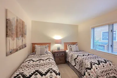 Photo 4 - Delightful Mccloud 2 Bedroom Condo by RedAwning
