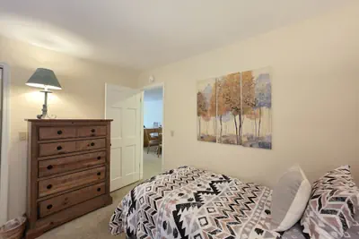 Photo 5 - Delightful Mccloud 2 Bedroom Condo by RedAwning