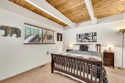 Photo 3 - Cozy Mountain Hideaway 3 Bedroom Home by RedAwning