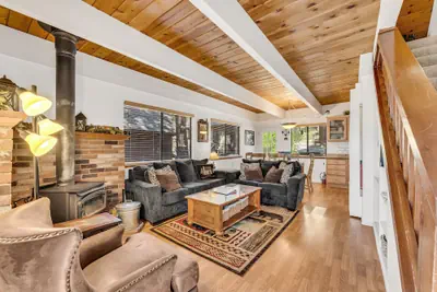 Photo 2 - Cozy Mountain Hideaway 3 Bedroom Home by RedAwning