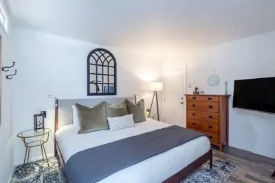 Photo 3 - Comfort, Style, Short Walk To Town Park & Gondola 1 Bedroom Condo by RedAwning