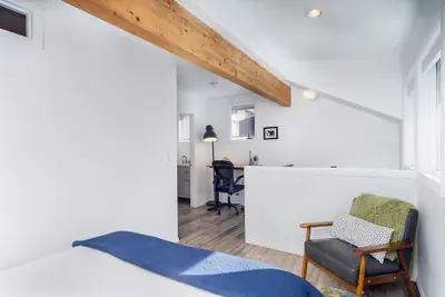 Photo 5 - Comfort, Style, Short Walk To Town Park & Gondola 1 Bedroom Condo by RedAwning