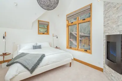 Photo 4 - Luxury Townhome On Depot. 3 Mins Walk To Main St/gondola. Heated Garage, Private Roof Top Hot Tub. 4 Bedroom Townhouse by RedAwning