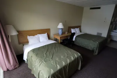 Photo 4 - Richland Inn