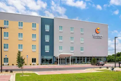 Photo 2 - Comfort Inn & Suites Destin near Henderson Beach