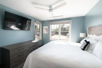 Photo 4 - Long Beach Suites