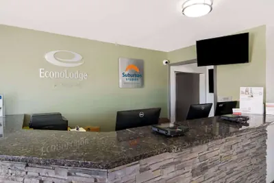 Photo 3 - Econo Lodge Portage