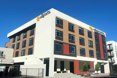 Photo 2 - La Quinta Inn & Suites by Wyndham San Jose Airport-Downtown