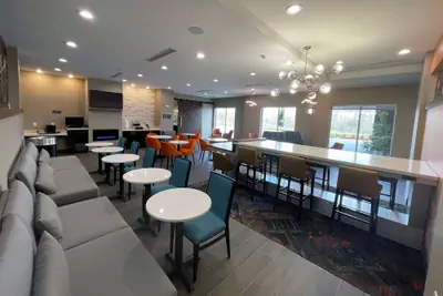 Photo 4 - La Quinta Inn & Suites by Wyndham Sulphur (Lake Charles)