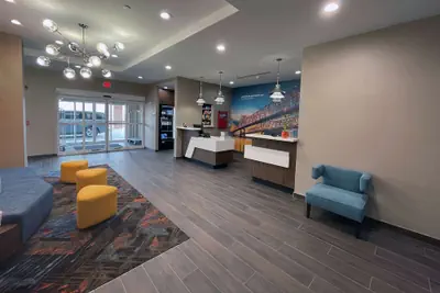 Photo 3 - La Quinta Inn & Suites by Wyndham Sulphur (Lake Charles)