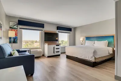 Photo 4 - Holiday Inn Express and Suites Destin Miramar Beach by IHG