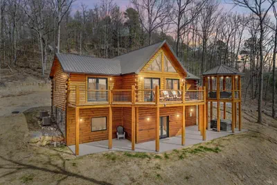 Photo 2 - Above The Summit 5 Bedroom Cabin by RedAwning