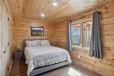 Photo 5 - Above The Summit 5 Bedroom Cabin by RedAwning