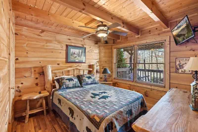 Photo 5 - Big Bear Lodge 4 Bedroom Cabin by RedAwning