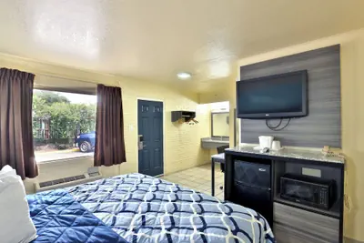 Photo 4 - Americas Best Value Inn San Antonio Airport South