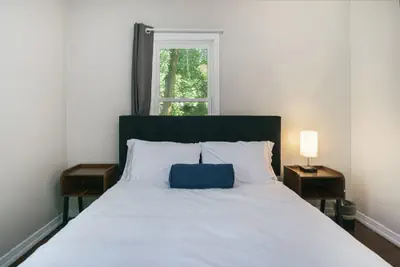 Photo 2 - Gorgeous Notre Dame Get Away Comfy Beds Wifi Coffee Games