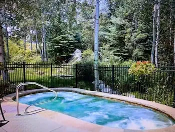 Photo 5 - Updated 2BR Condo w Hot Tub -mountain Views