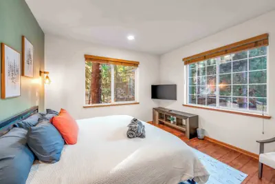 Photo 5 - Fully Remodeled Tahoe Retreat with Game Room and Hot Tub