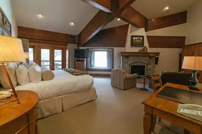Photo 4 - Luxury King Room Hotel Room by RedAwning