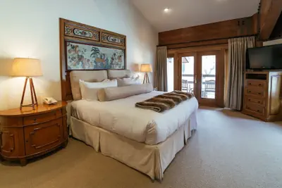 Photo 2 - Luxury King Room Hotel Room by RedAwning