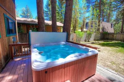 Photo 2 - Sky Chalet 3 Bedroom Cabin by RedAwning