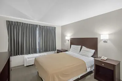 Photo 3 - Bridgeview Inn Chicago Area