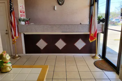 Photo 3 - Budget inn