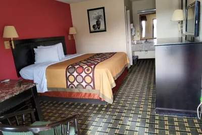 Photo 5 - Budget inn