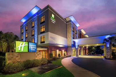 Photo 2 - Holiday Inn Express & Suites Lexington by IHG