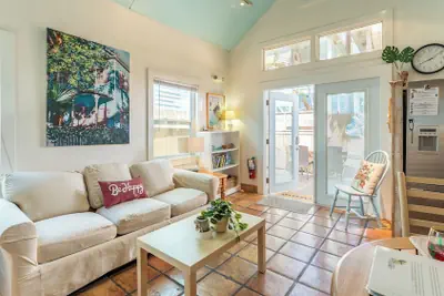 Photo 2 - Casita de Catherine by Avantstay 1 Block to Duval St w/ Hot Tub!