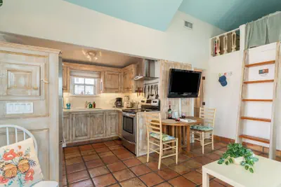 Photo 4 - Casita de Catherine by Avantstay 1 Block to Duval St w/ Hot Tub!