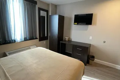 Photo 4 - Royal Hotel Bronx