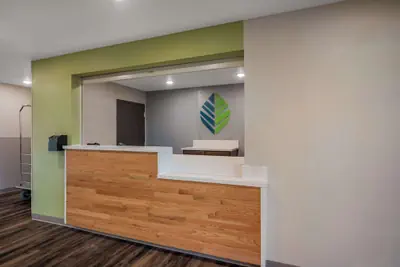 Photo 5 - Woodspring Suites Milwaukee - Menomonee Falls